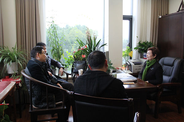 1月22日常务副会长周宏良带队走访我会高级顾问宁波市人大民族宗教侨务民事委员会伊敏芳主任.jpg